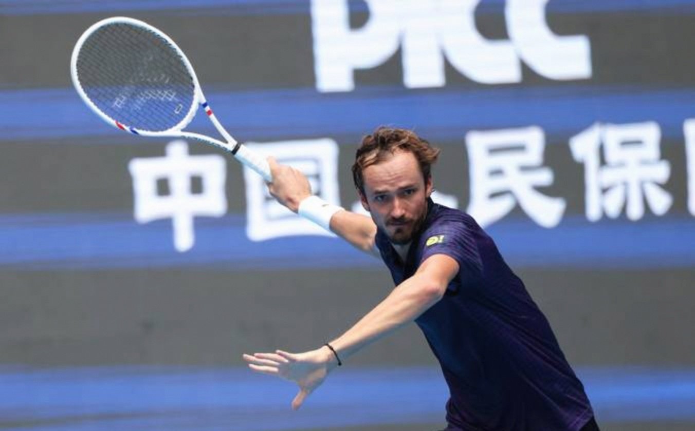 世界网球队逆转美国网球队,梅德韦杰夫统治全场 世界网球队逆转美国网球队,梅德韦杰夫统治全场