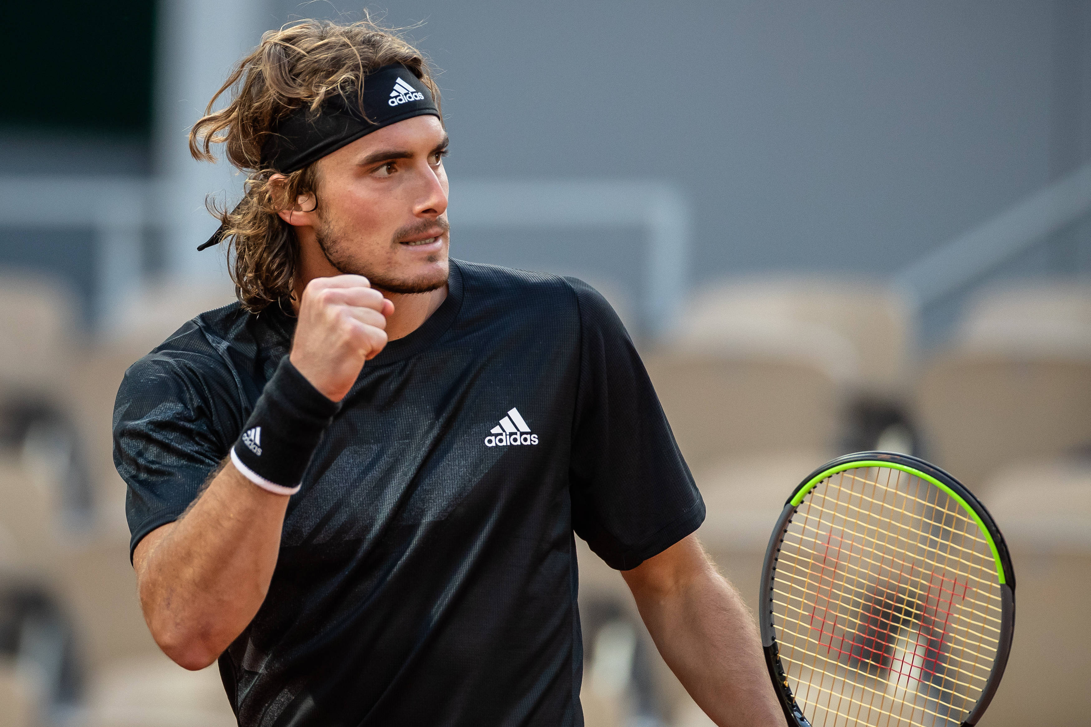 德国网球队强势意大利网球队，西西帕斯完成帽子戏法