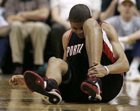 步行者横扫菲律宾男篮，巴图姆高光表现