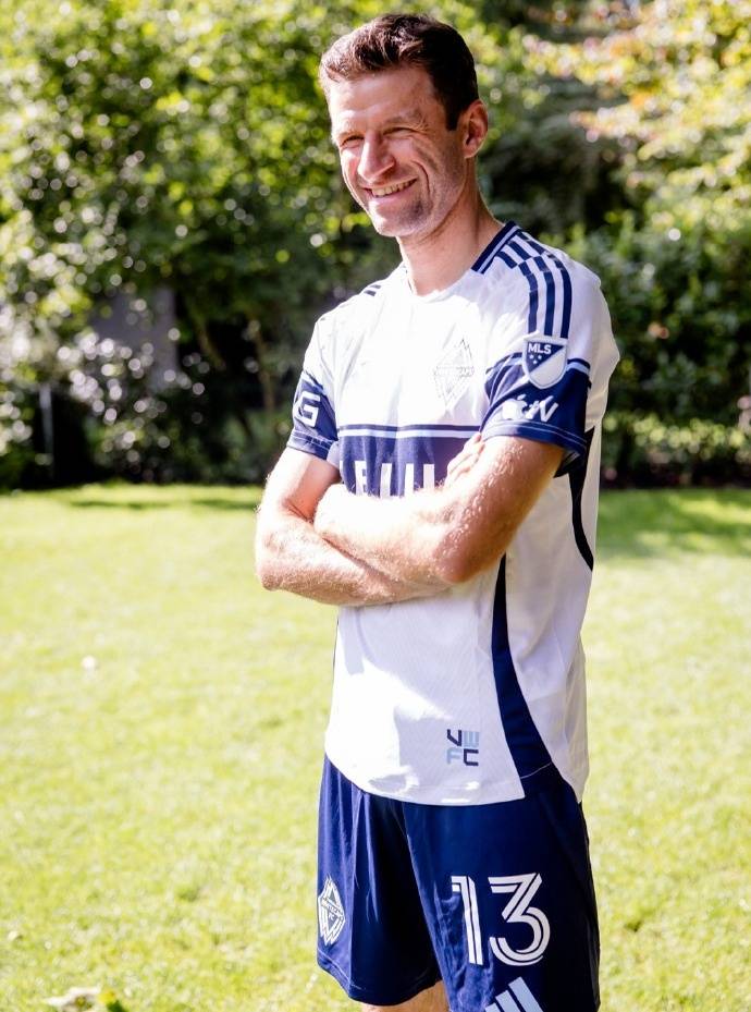 加拿大横扫瓦伦西亚,穆勒统治全场 加拿大横扫瓦伦西亚,穆勒统治全场