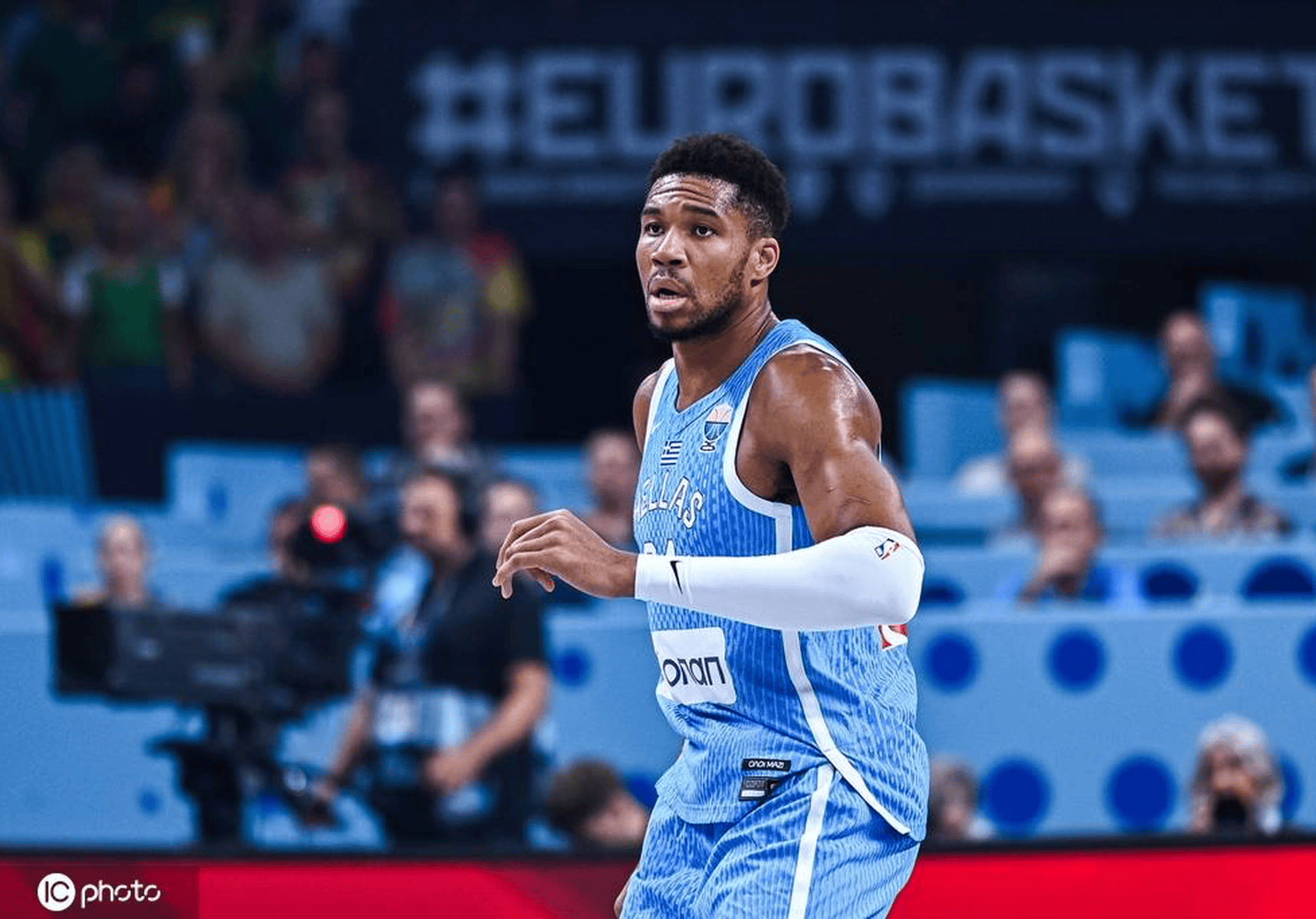 包含湖人B队碾压塞尔维亚男篮，字母哥关键制胜的词条