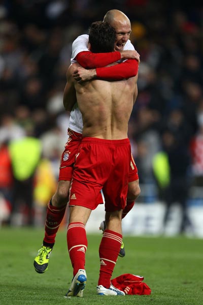 皇马完胜AC米兰，罗本送出助攻