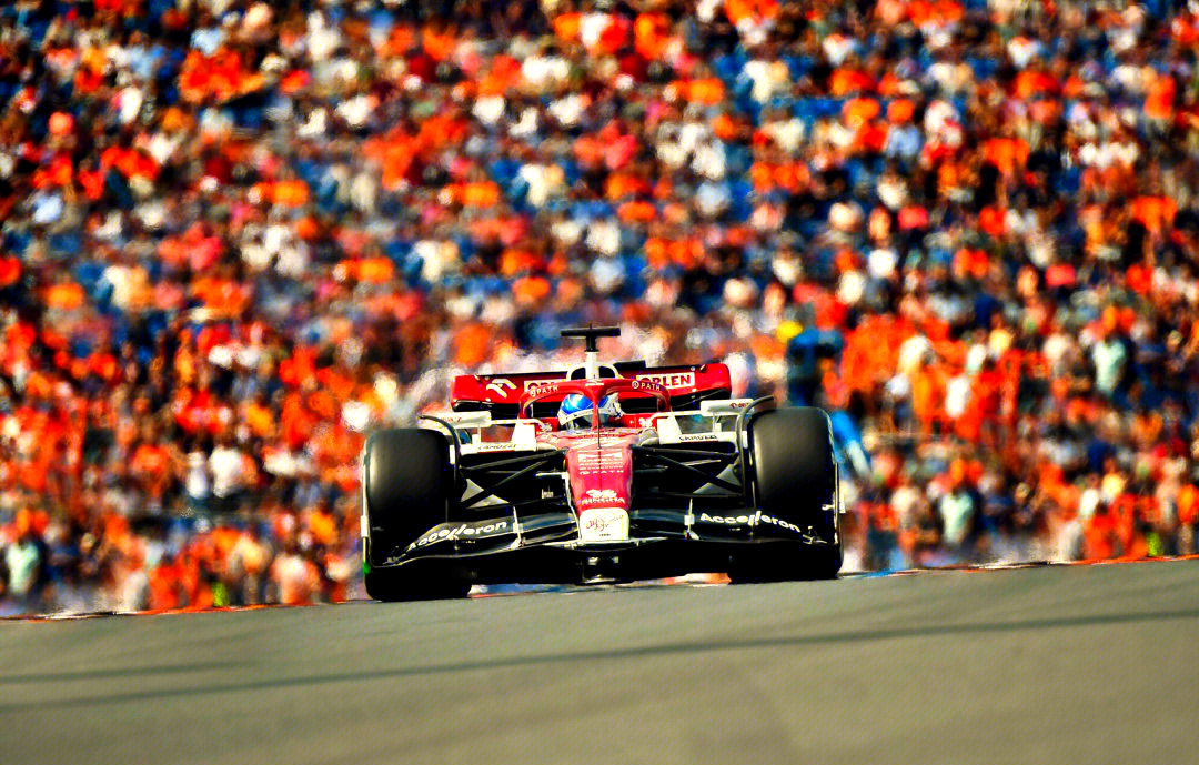 包含梅赛德斯力克红牛车队，拉塞尔惊艳四座的词条